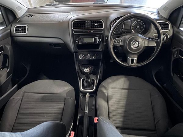 2011-Volkswagen-Polo-16-Comfortline-5-dr image:6