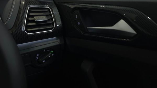 2026-Volkswagen-T-Cross-10-TSI-R-Line-Auto image:20