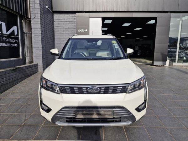 2019-Mahindra-XUV-300-15D-W8 image:1