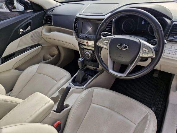 2019-Mahindra-XUV-300-15D-W8 image:5