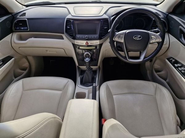 2019-Mahindra-XUV-300-15D-W8 image:6