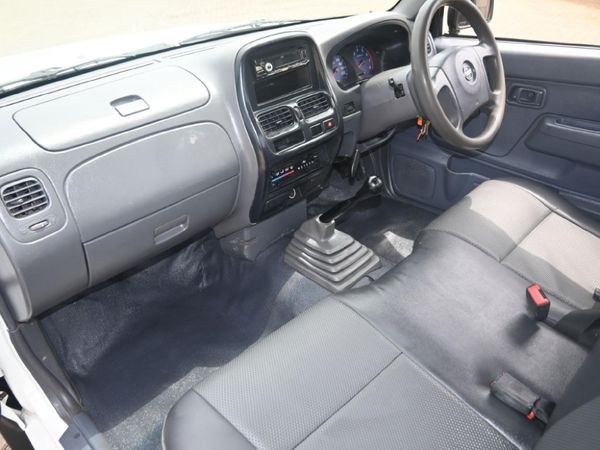 2016-Nissan-NP300-20i-LWB-Single-Cab image:5