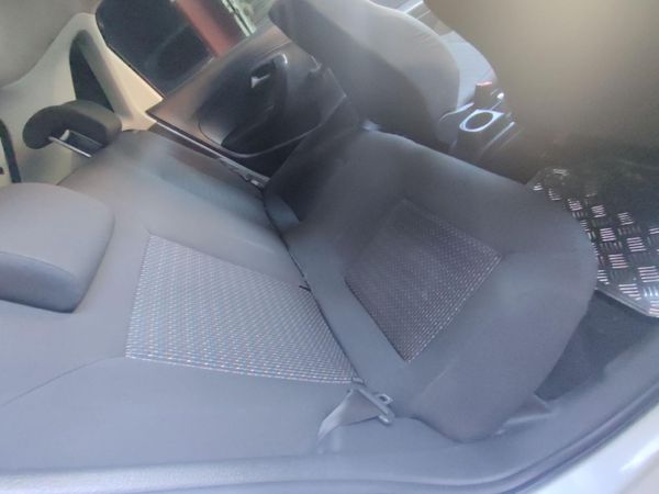 2020-Volkswagen-Polo-Vivo-14-Comfortline-5-dr image:11