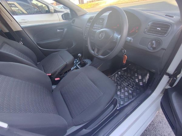2020-Volkswagen-Polo-Vivo-14-Comfortline-5-dr image:14