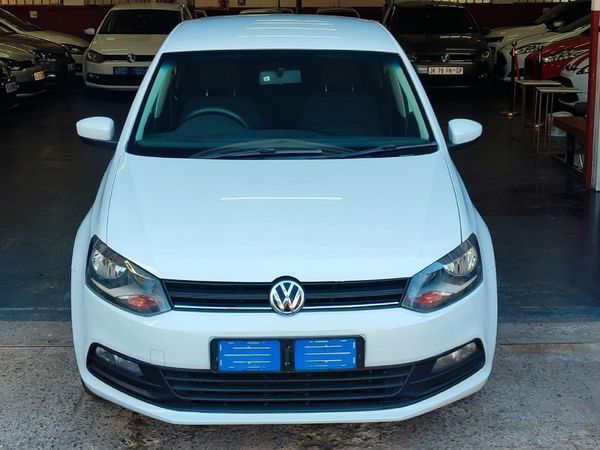 2020-Volkswagen-Polo-Vivo-14-Comfortline-5-dr image:4