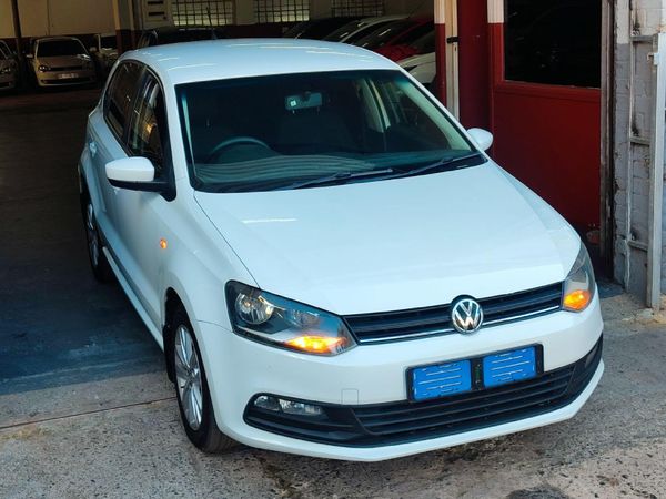 2020-Volkswagen-Polo-Vivo-14-Comfortline-5-dr image:5