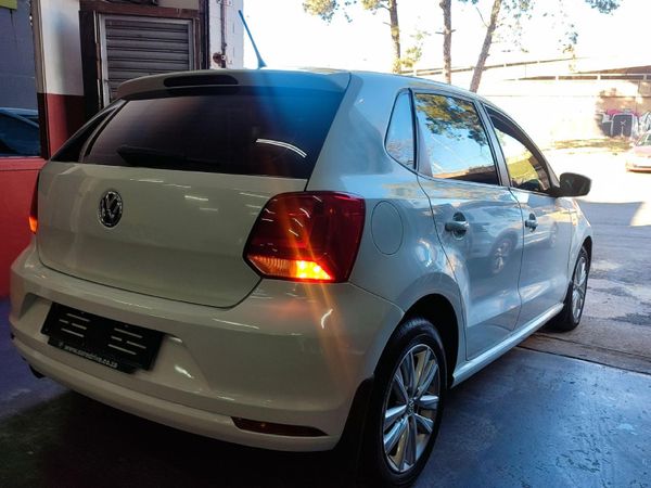 2020-Volkswagen-Polo-Vivo-14-Comfortline-5-dr image:7