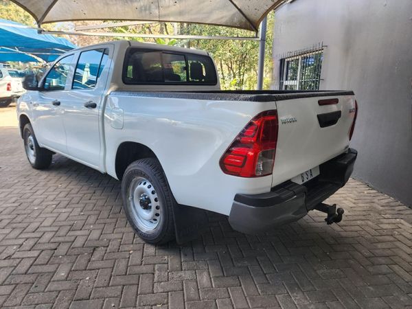 2017-Toyota-Hilux-Hilux-Double-Cab-DC-24GD6-4x4-SR-MT image:4