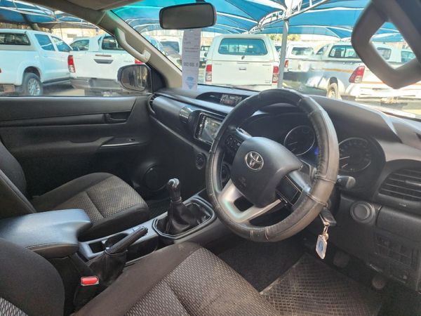 2017-Toyota-Hilux-Hilux-Double-Cab-DC-24GD6-4x4-SR-MT image:5