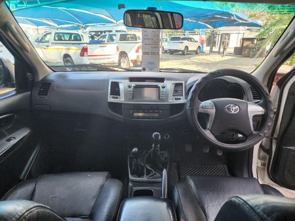2015-Toyota-Hilux-Hilux-Double-Cab-30-D4D-4X4-L45 image:3