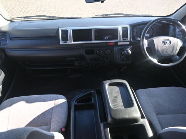 2018-Toyota-Quantum-25-D-4D-14-seat image:10