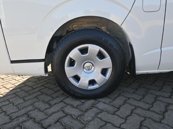 2018-Toyota-Quantum-25-D-4D-14-seat image:12