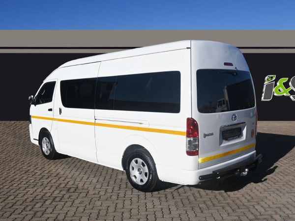 2018-Toyota-Quantum-25-D-4D-14-seat image:1