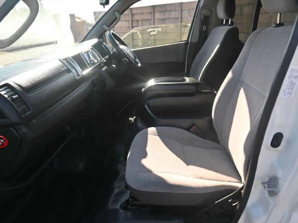 2018-Toyota-Quantum-25-D-4D-14-seat image:5