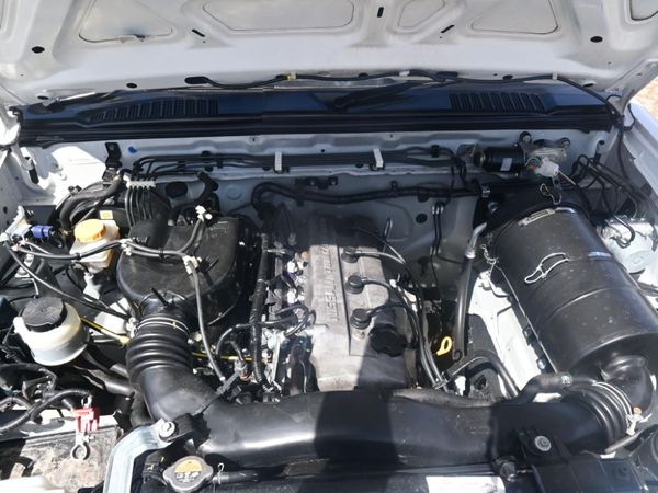 2017-Nissan-NP300-20i-LWB-Single-Cab image:9