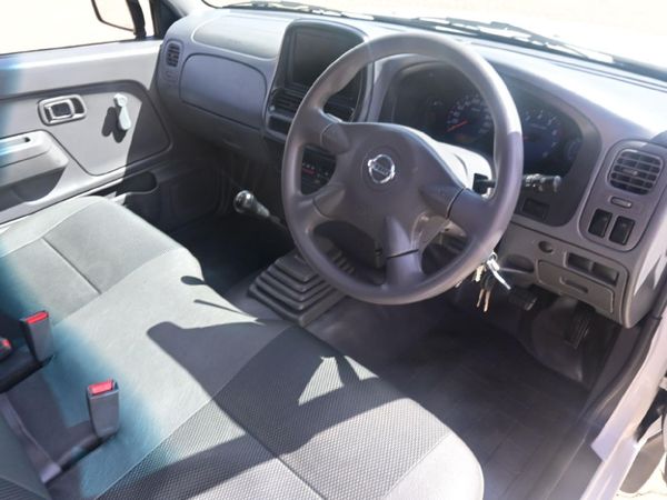 2017-Nissan-NP300-20i-LWB-Single-Cab image:3