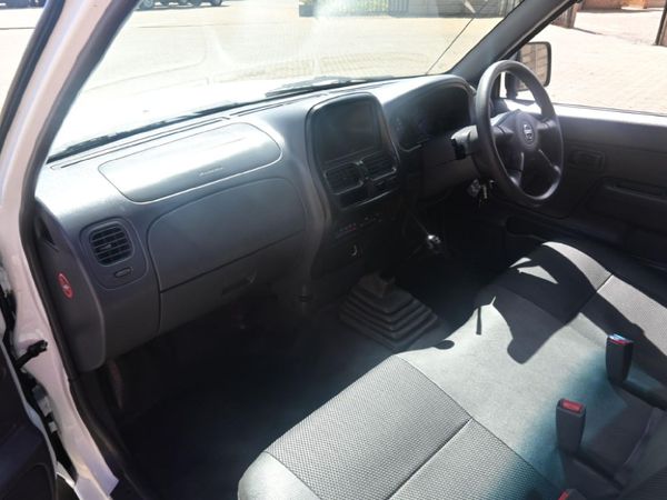 2017-Nissan-NP300-20i-LWB-Single-Cab image:6