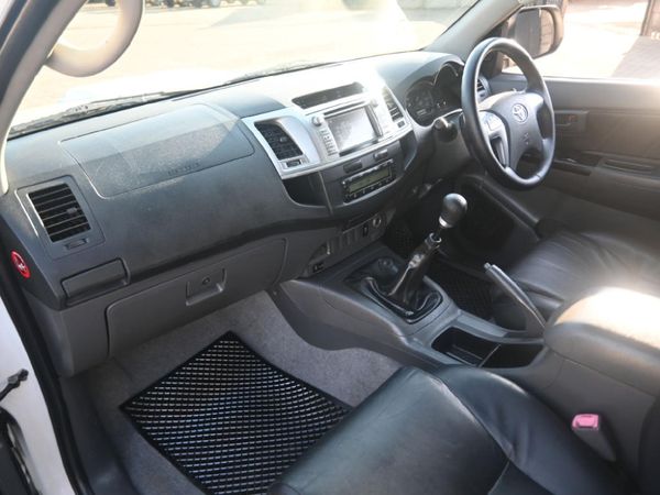 2013-Toyota-Hilux-30-D-4D-Raider-Raised-Body-Double-Cab image:3