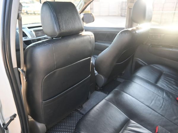 2013-Toyota-Hilux-30-D-4D-Raider-Raised-Body-Double-Cab image:5