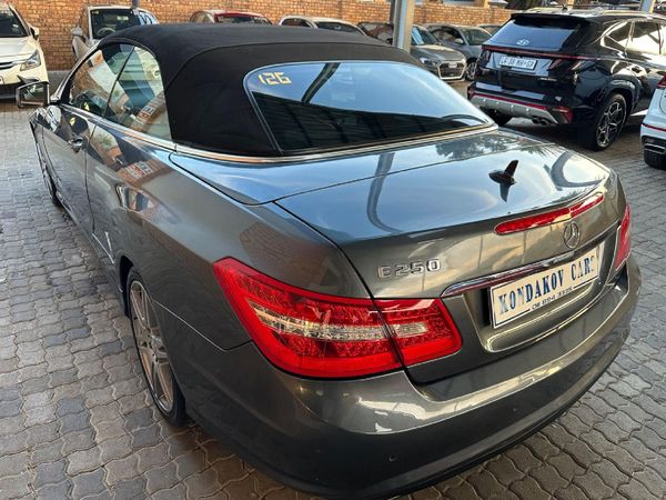 2011-Mercedes-Benz-E-Class-E-250-CGi-Cabriolet image:5