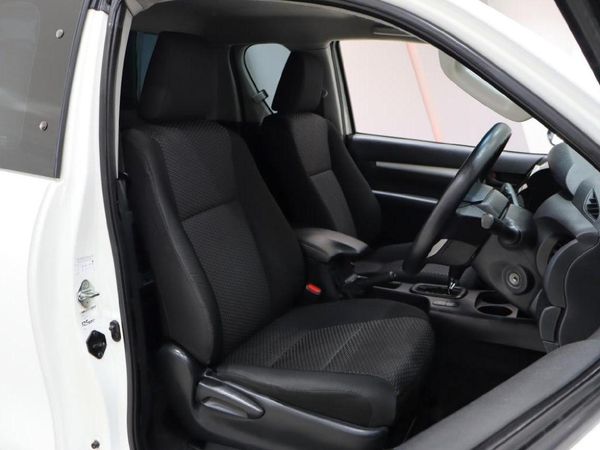 2019-Toyota-Hilux-24-GD-6-Raised-Body-SRX-Auto-Extended-Cab image:10