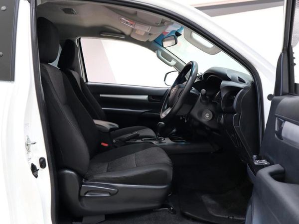 2019-Toyota-Hilux-24-GD-6-Raised-Body-SRX-Auto-Extended-Cab image:11