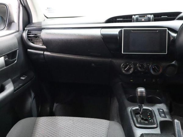 2019-Toyota-Hilux-24-GD-6-Raised-Body-SRX-Auto-Extended-Cab image:13