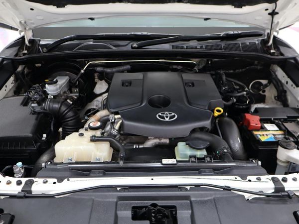 2019-Toyota-Hilux-24-GD-6-Raised-Body-SRX-Auto-Extended-Cab image:18