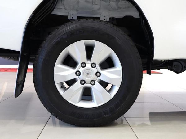 2019-Toyota-Hilux-24-GD-6-Raised-Body-SRX-Auto-Extended-Cab image:5