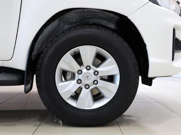 2019-Toyota-Hilux-24-GD-6-Raised-Body-SRX-Auto-Extended-Cab image:6