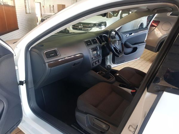 2017-Volkswagen-Jetta-16-TDI-Comfortline image:1
