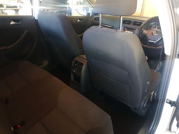 2017-Volkswagen-Jetta-16-TDI-Comfortline image:3