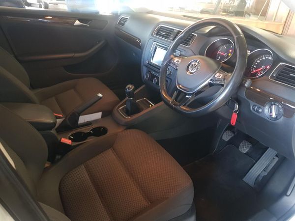 2017-Volkswagen-Jetta-16-TDI-Comfortline image:4