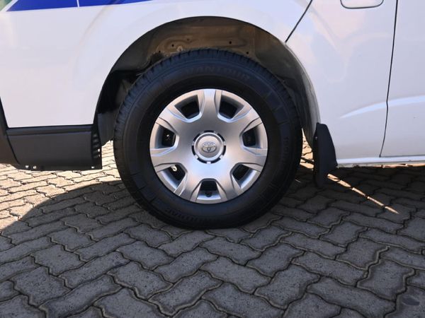 2012-Toyota-Quantum-27-Sesfikile-15-seat image:11