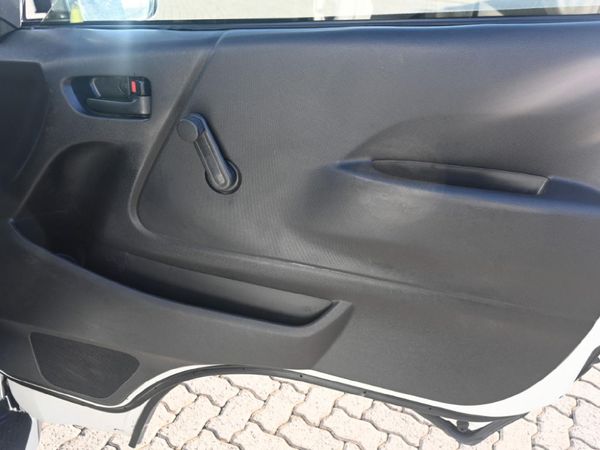 2012-Toyota-Quantum-27-Sesfikile-15-seat image:4