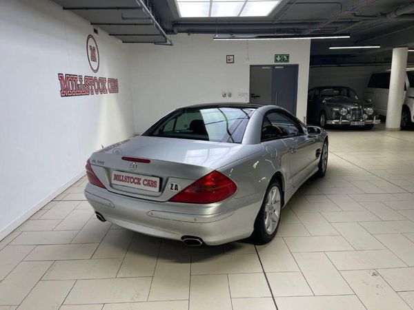 2005-Mercedes-Benz-SL-500-7-spd image:4