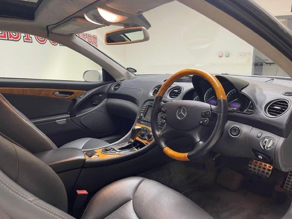 2005-Mercedes-Benz-SL-500-7-spd image:7