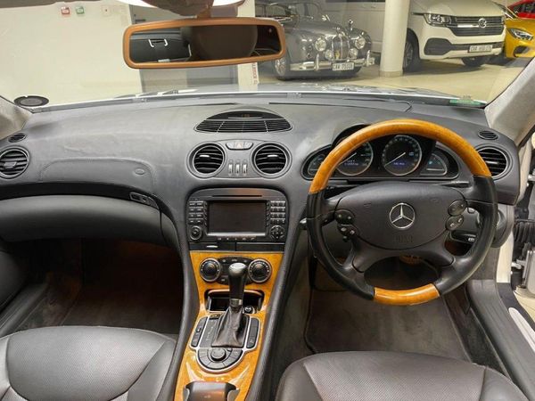 2005-Mercedes-Benz-SL-500-7-spd image:8