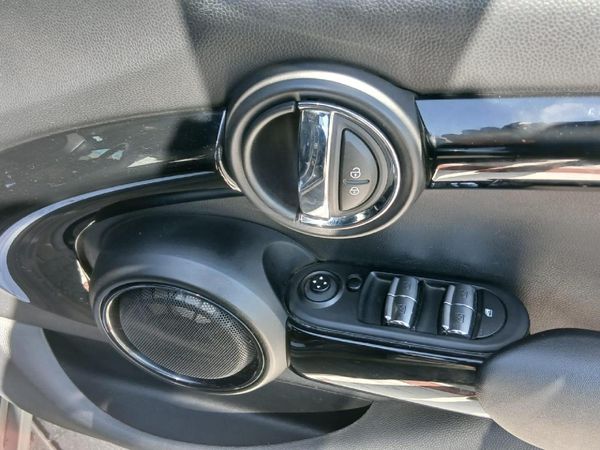 2021-MINI-Hatch-Cooper-S-5-dr-Auto image:8