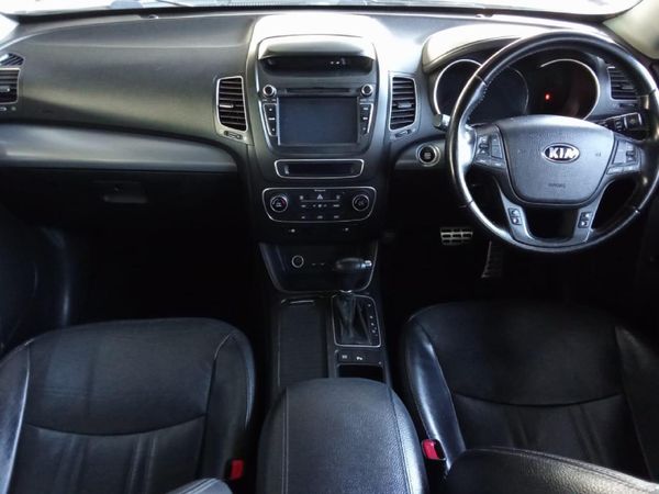 2014-Kia-Sorento-22-AWD-Auto-7-seat image:9