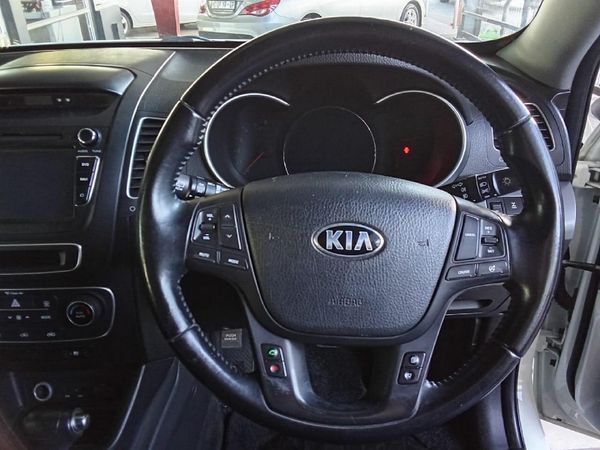 2014-Kia-Sorento-22-AWD-Auto-7-seat image:10