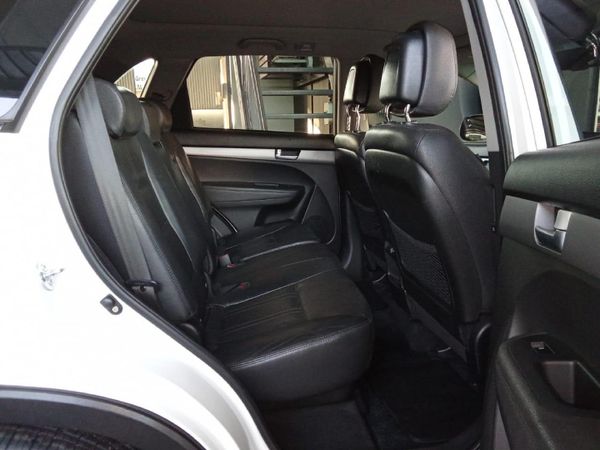 2014-Kia-Sorento-22-AWD-Auto-7-seat image:14