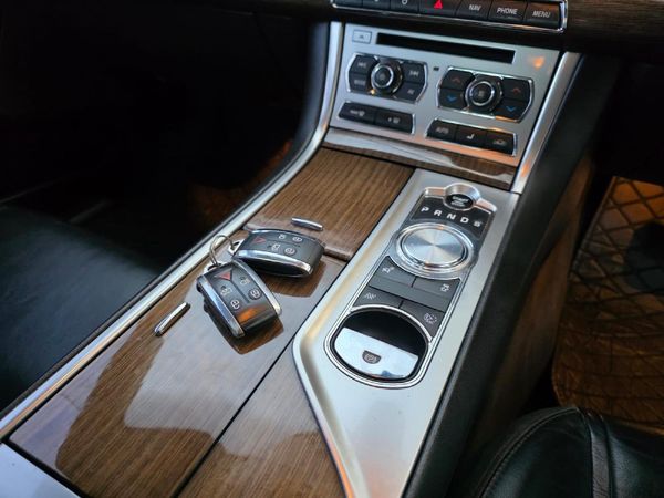 2011-Jaguar-XF-30-D-S-Premium-Luxury image:10