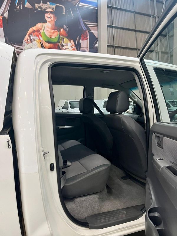 2013-Toyota-Hilux-25-D-4D-SRX-4x4-Double-Cab image:12