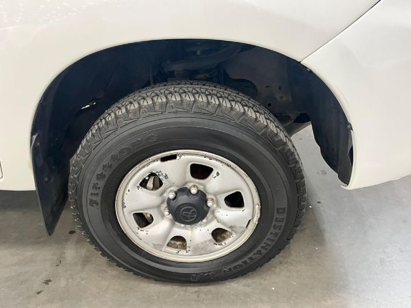 2013-Toyota-Hilux-25-D-4D-SRX-4x4-Double-Cab image:8