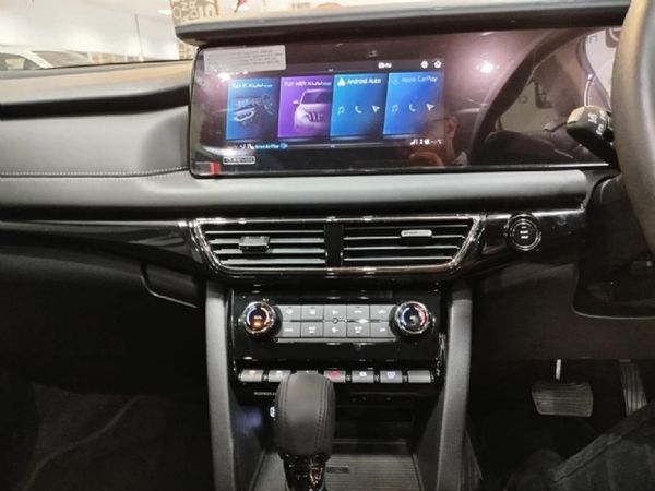 2025-Mahindra-XUV-700-20-AX7-Black-Edition-7-Seat-Auto image:11