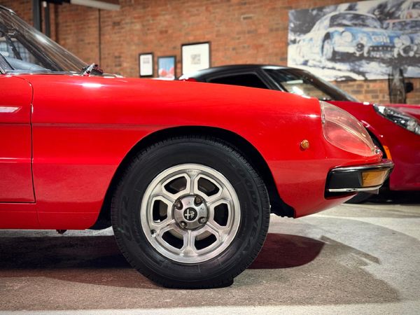 1974-Alfa-Romeo-Spider-2000-Veloce image:2