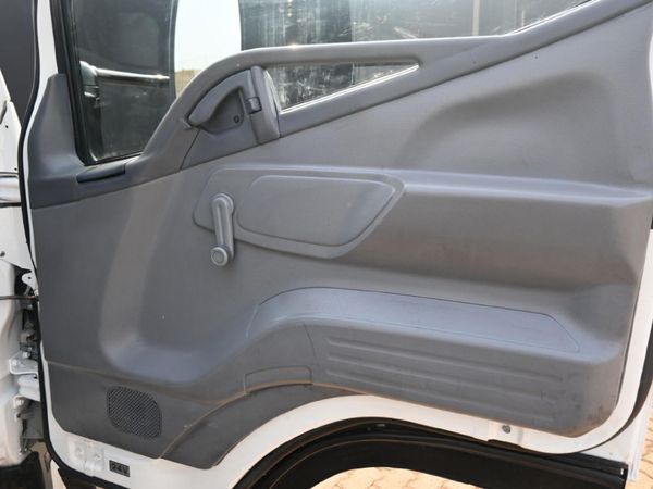 2014-Mitsubishi-Fuso-Canter-FE7-136-FC-CC image:5