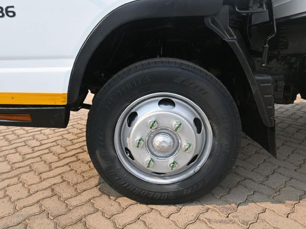 2014-Mitsubishi-Fuso-Canter-FE7-136-FC-CC image:8