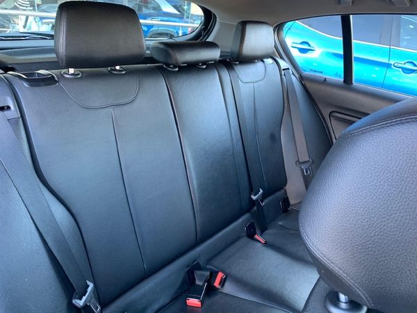 2013-BMW-1-Series-116i-5-dr-Urban image:4